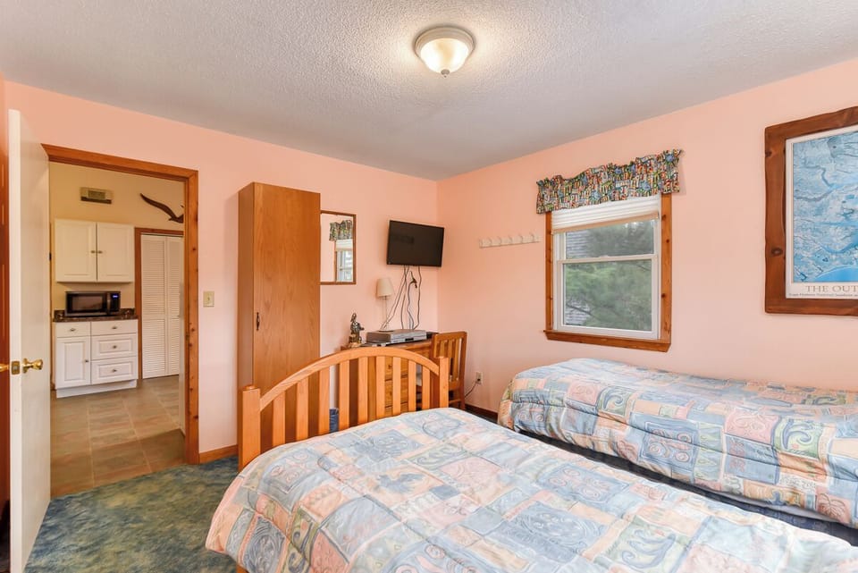 Twin Bedroom