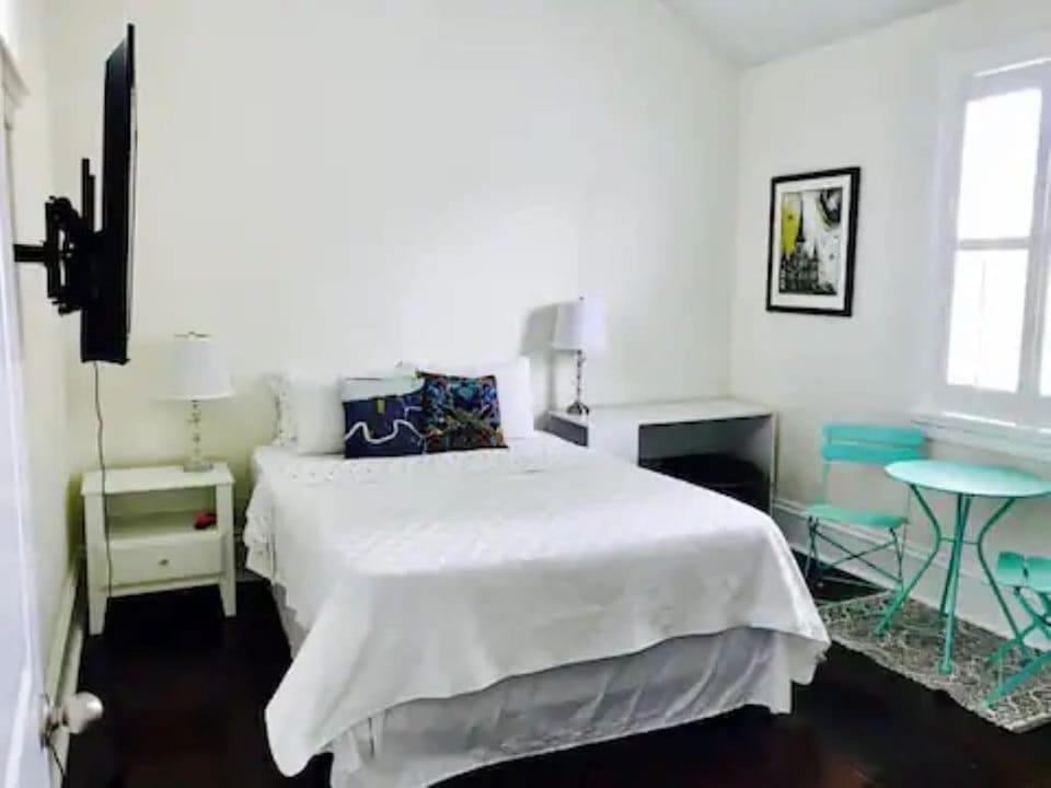Large bedroom, more art has been added. Desk, and table and chairs. Plenty of li