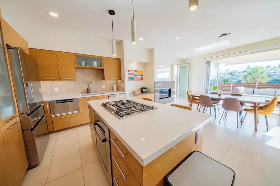 Microwave and dishwasher (2nd level)