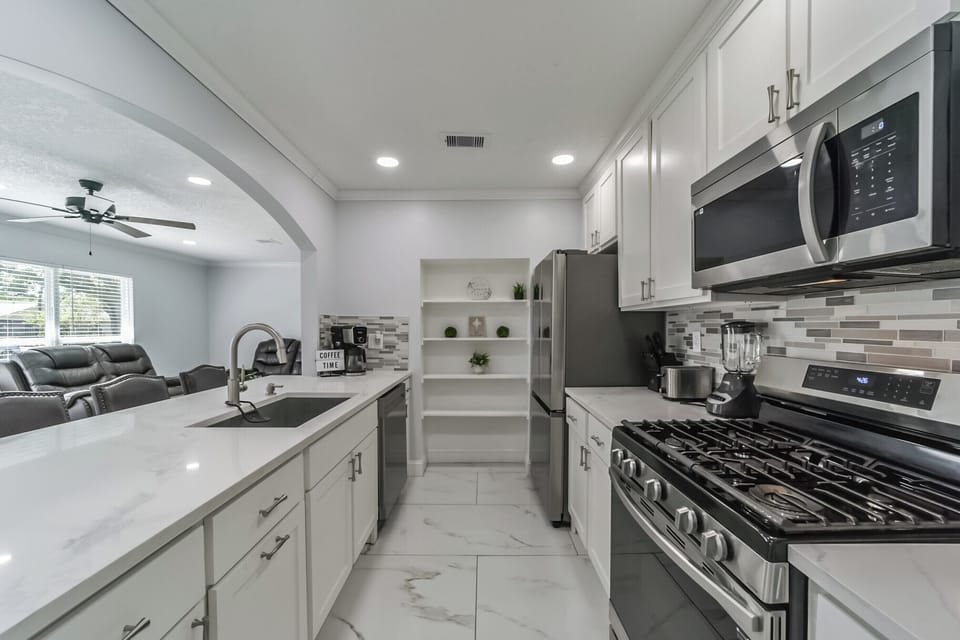 Full Kitchen