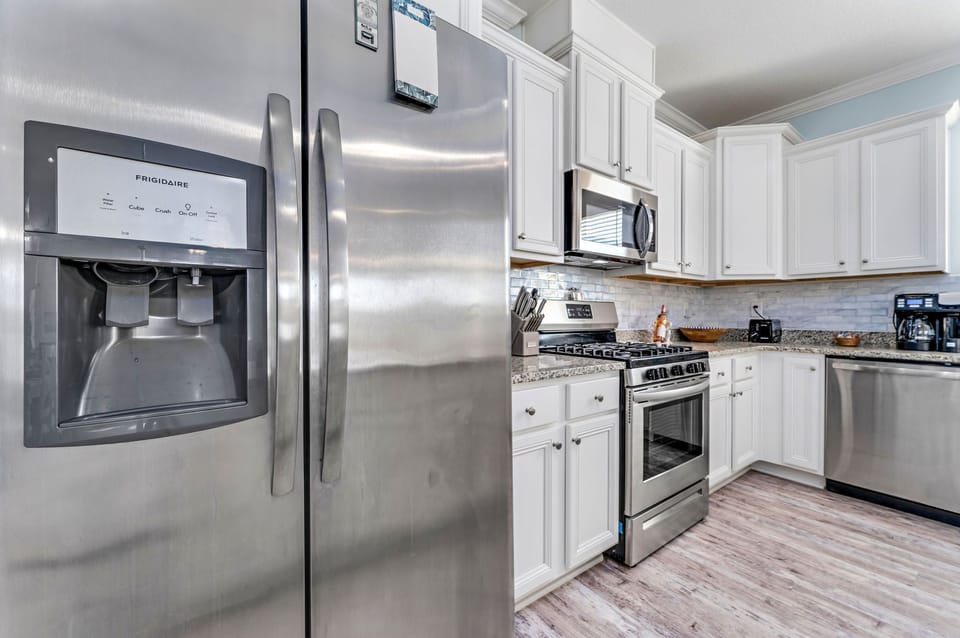 Large, well-equipped kitchen