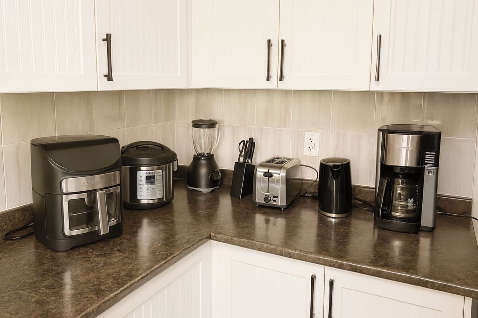 Appliances: Air Fryer, Rice Cooker, Blender, Toaster, Kettle, Coffee Maker