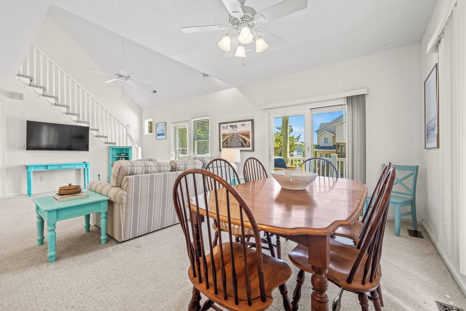 Dining Area - Mid Level