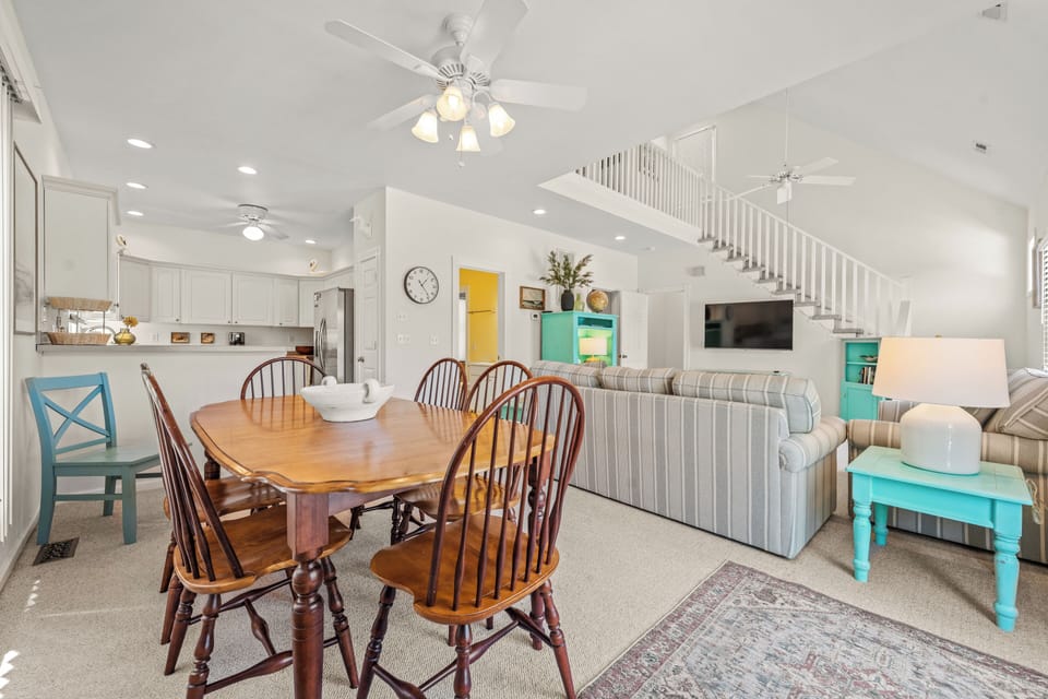 Dining Area - Mid Level