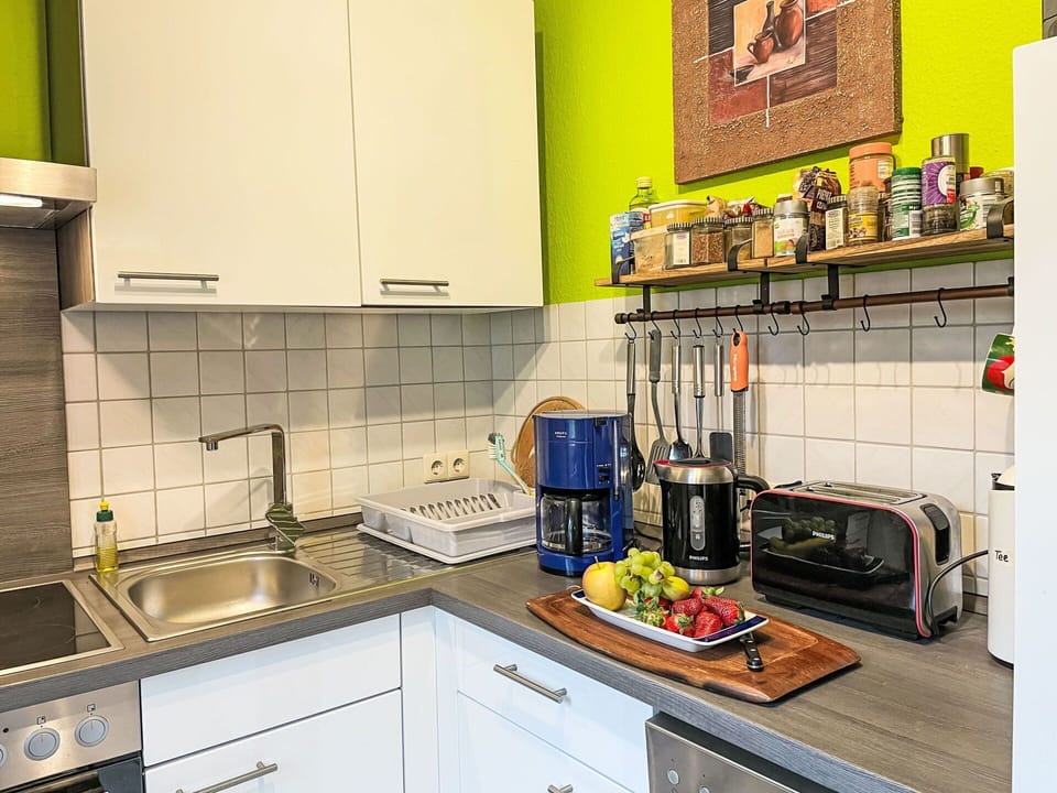 Kitchen Appliance, Kitchen, Countertop, Major Appliance, Kitchen Sink, Interior Design, Furniture, Cabinetry, Home Appliance, Small Appliance