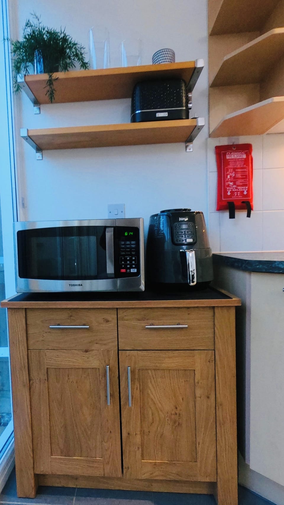 Airfryer,  microwave,  toaster