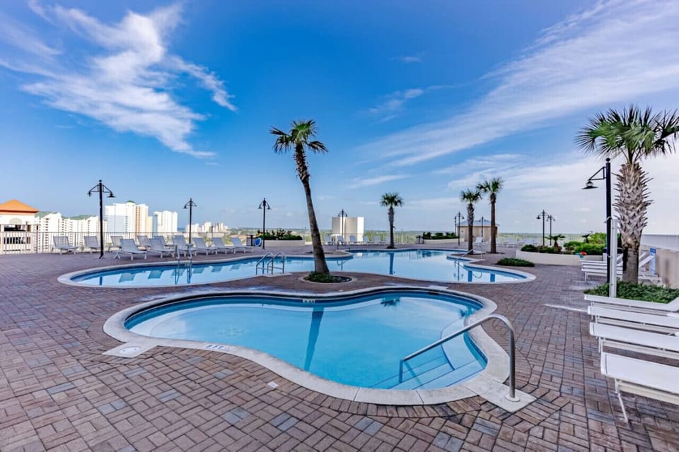Rooftop Hot Tub!
