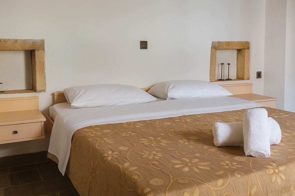 Comfy double bed - Bedroom -  Cozy double bed with soft linens