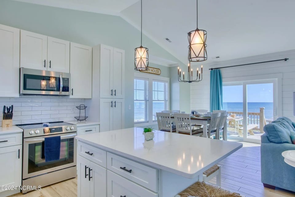 Kitchen Island with seating for 4 and Dining Room view to ocean