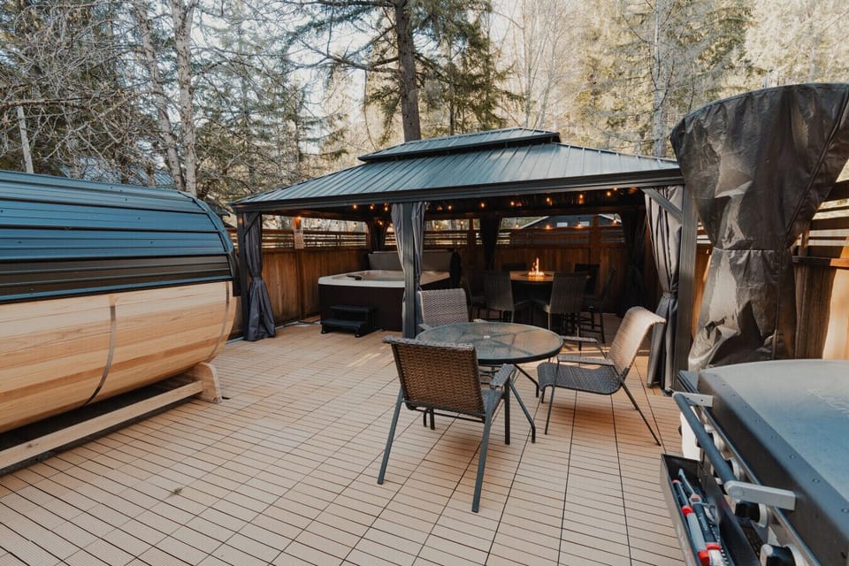 Courtyard Amenities – From sauna to hot tub to fire-lit dining, every corner of this private courtyard is designed for relaxation, connection, and unforgettable nights.
