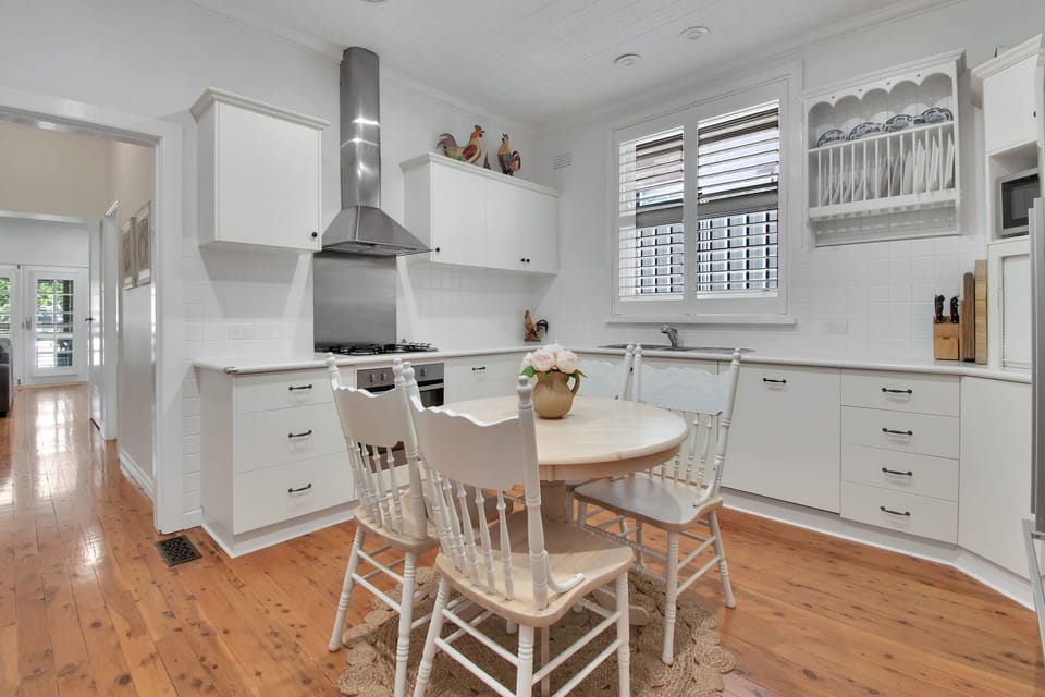 Kitchen - Coffee nook + Small Table
