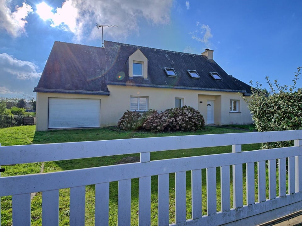 Cloud, Sky, Plant, Property, Window, Building, Fence, House, Land Lot, Cottage