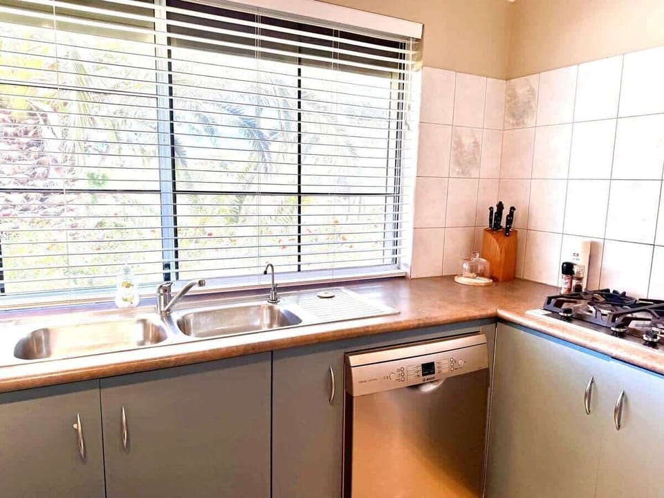 Cook up a storm! Our spacious kitchen is fully equipped with a dishwasher, oven, stove, coffee machine, toaster, and kettle for all your culinary needs.