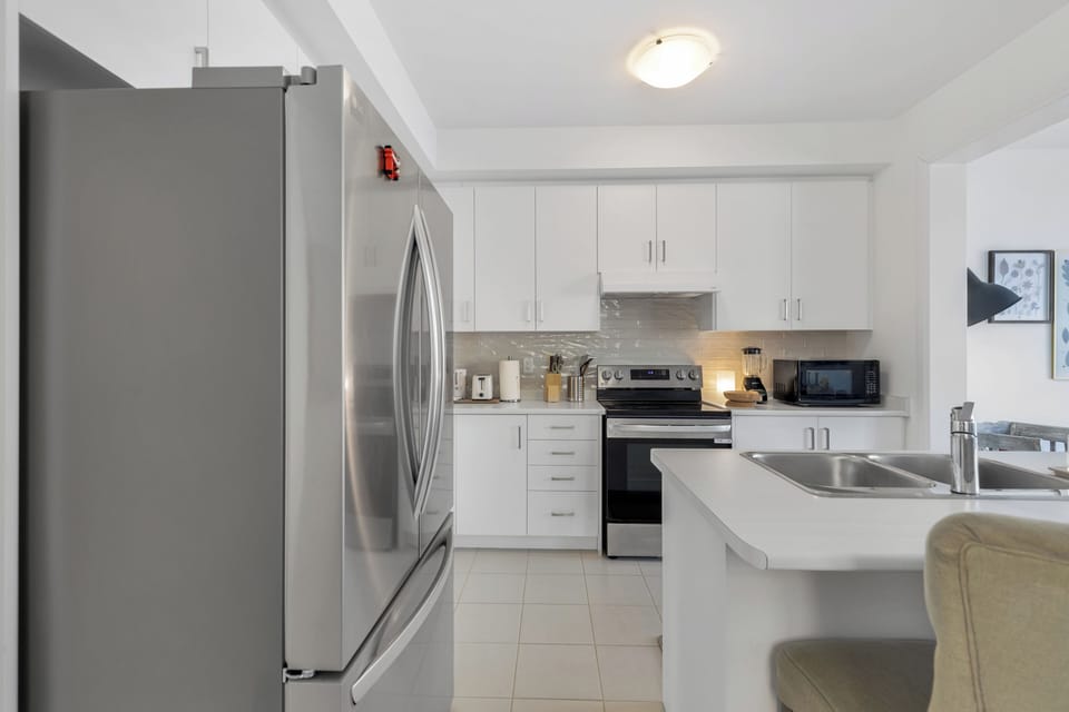 Fully equipped clean kitchen with brand new appliances.