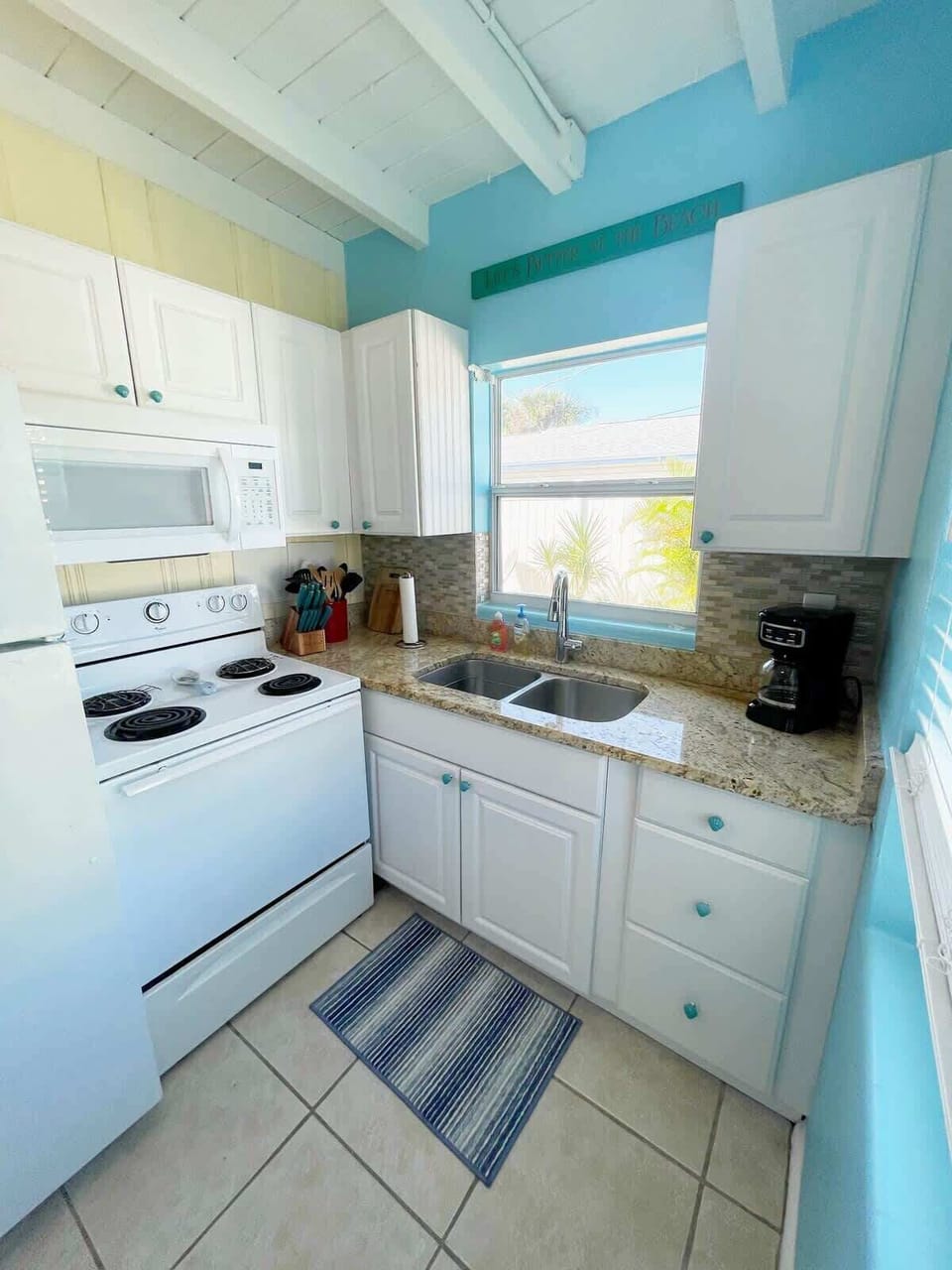 New Renovated as of October 2022 Kitchen