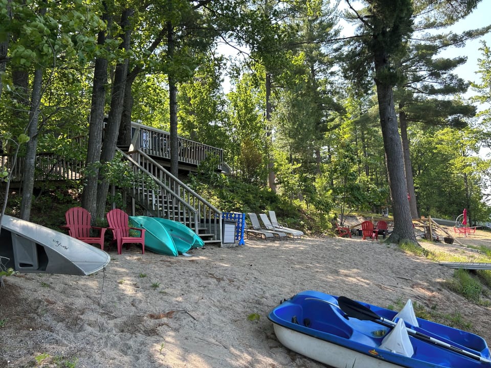 Kayaks, pedalboat and canoe included and free
