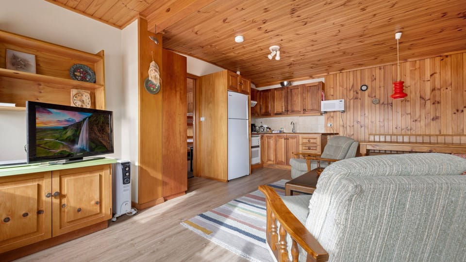 2nd living area, 2nd kitchen, 2nd dining