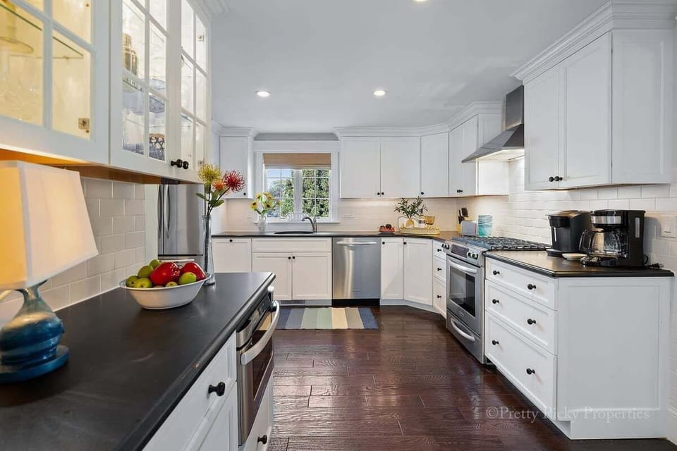 Find your inner chef in this fully stocked kitchen.