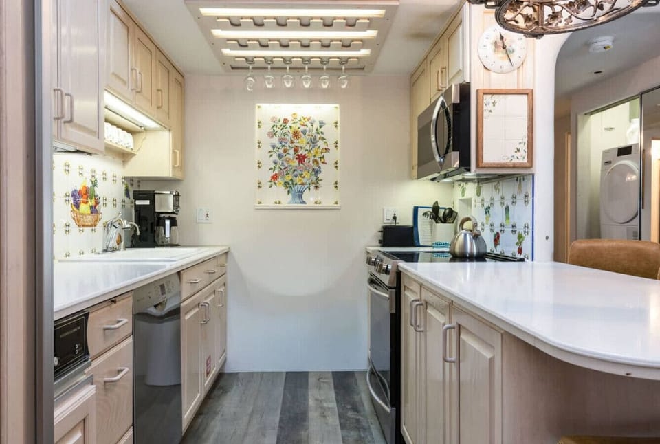 European style, fully equipped kitchen with bar seating