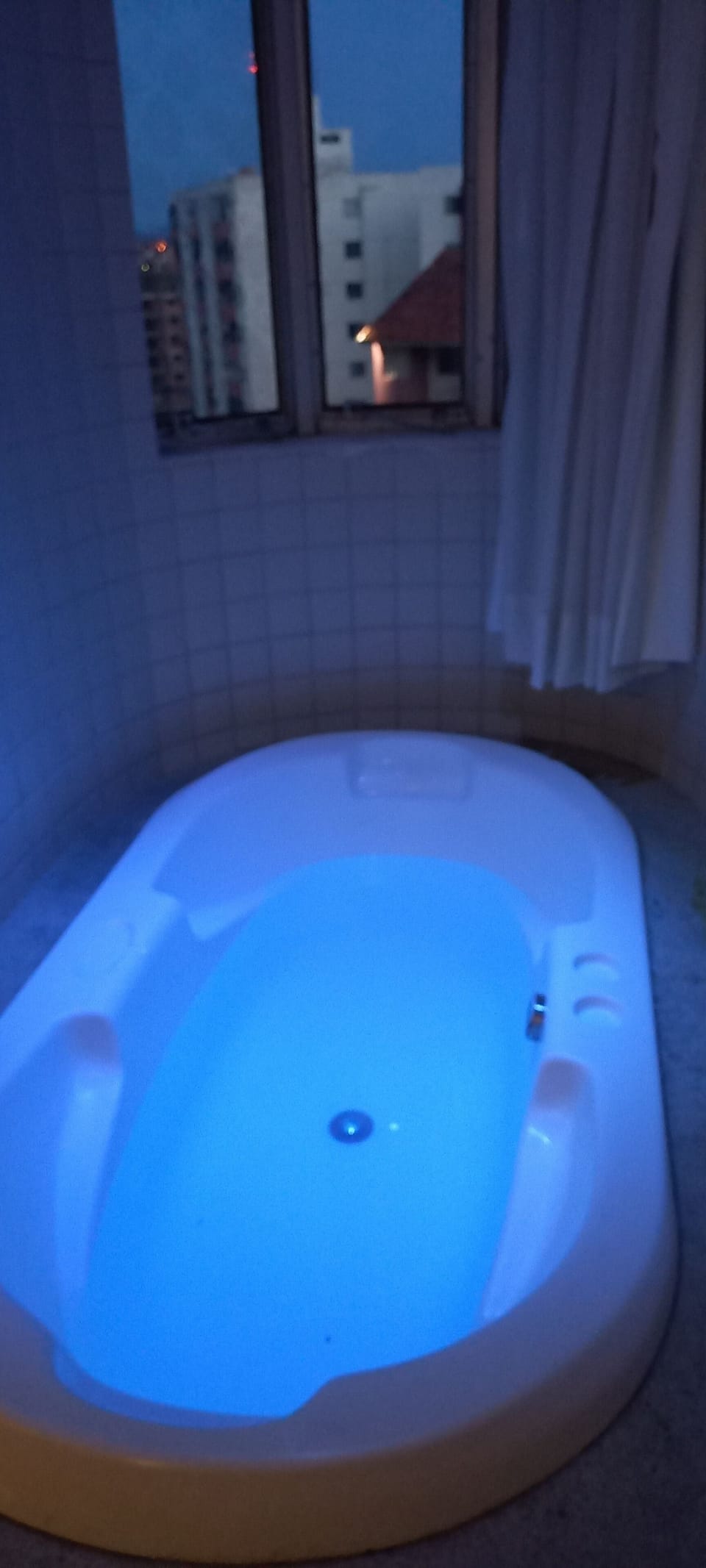 Indoor spa tub