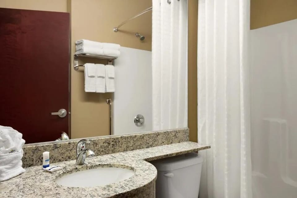 Refresh easily with a clean tub-shower and fluffy towels.