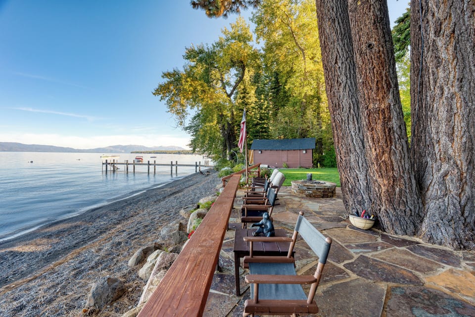 Your stunning lakefront escape.
