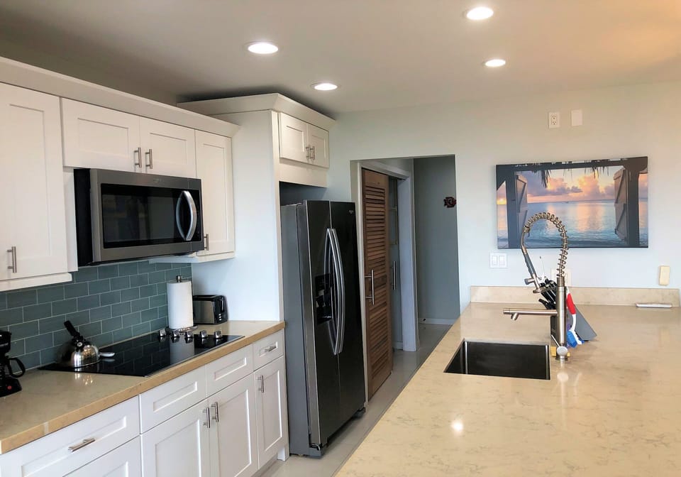 We Shell Sea has a full kitchen
