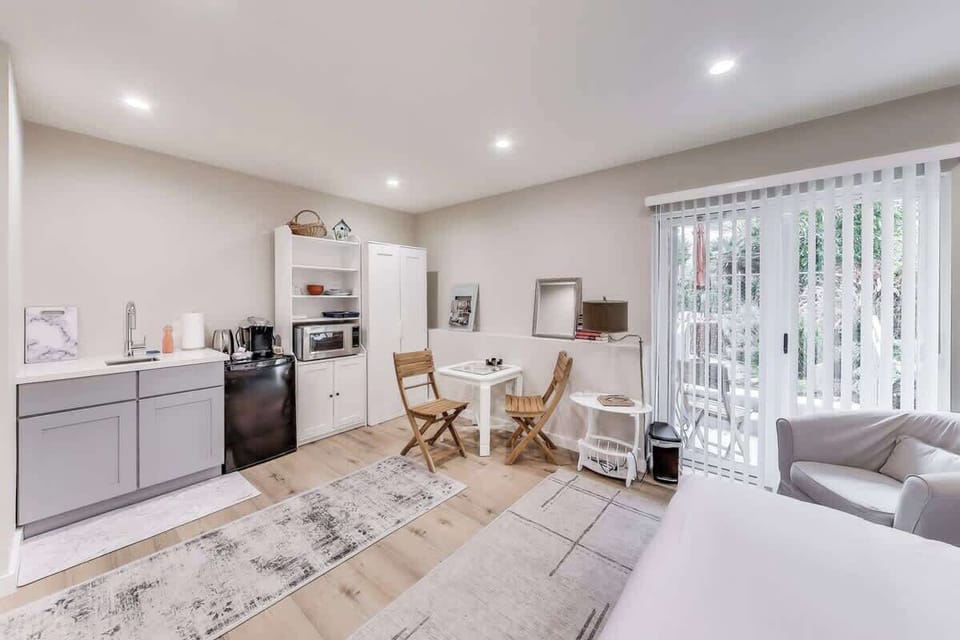 Spacious studio has everything you need.  Refrigerator for storing leftovers and a microwave for heating them, and a keurig coffee maker (we provide coffee and tea pods along with stevia, splenda and sugar). 