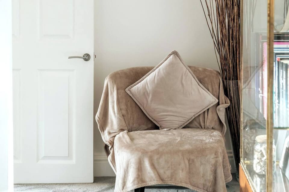 This setting is ideal for both everyday living and special gatherings, reflecting a careful balance between elegance and comfort.