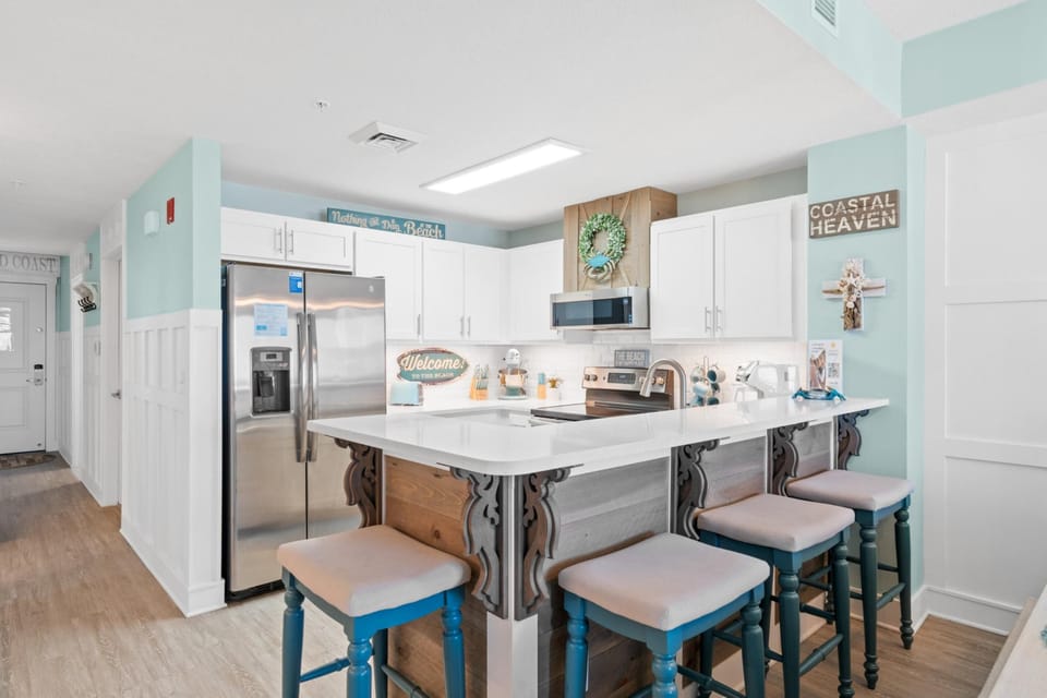 Kitchen with Breakfast Bar