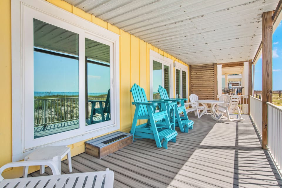 1st floor balcony with outdoor dining