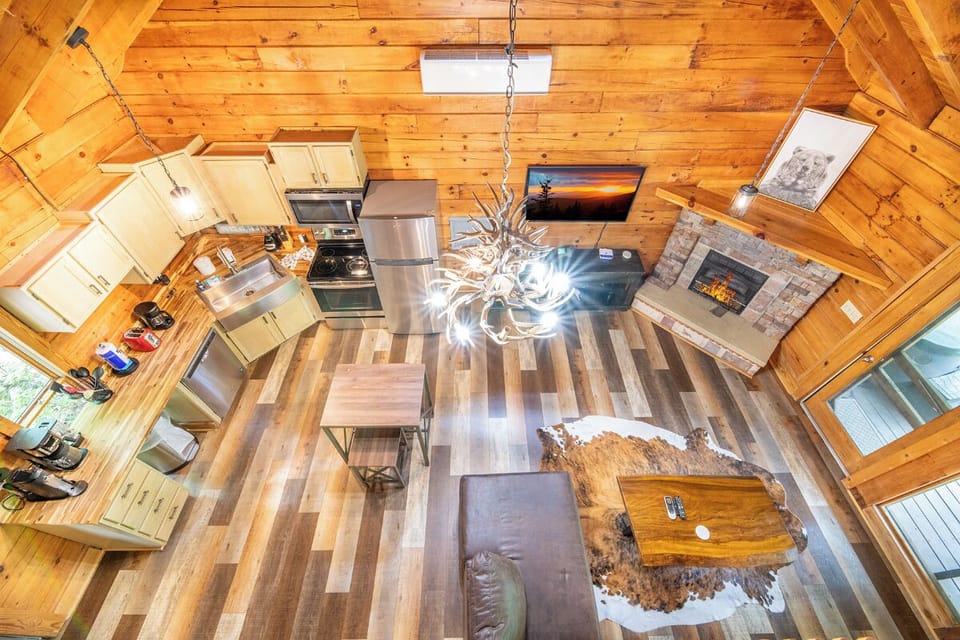 Manna's cozy living area w/ fireplace