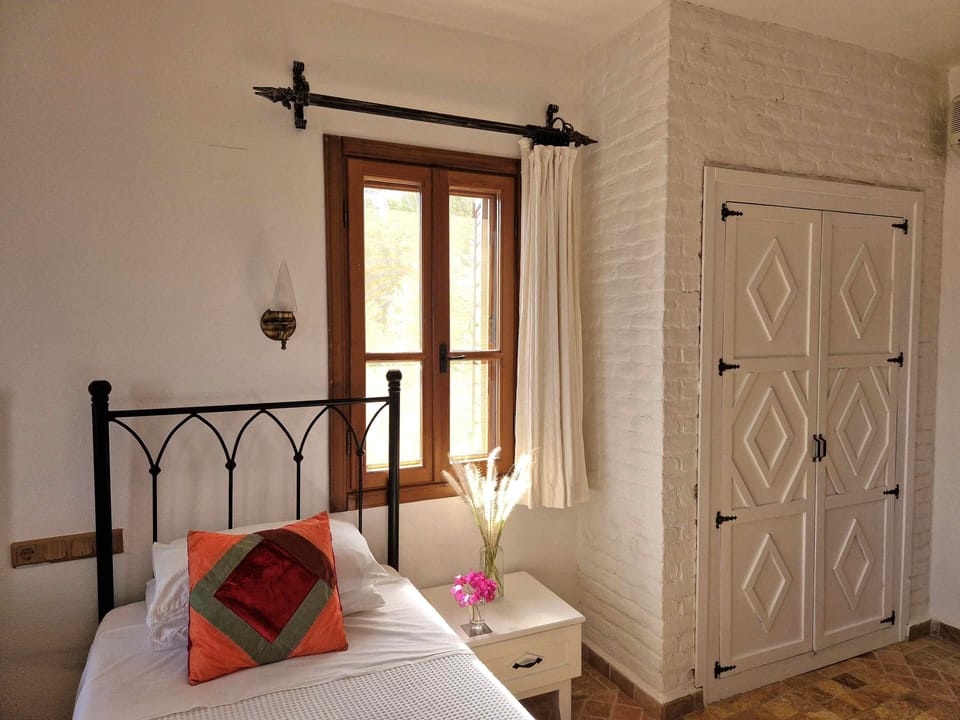 Twin bedroom