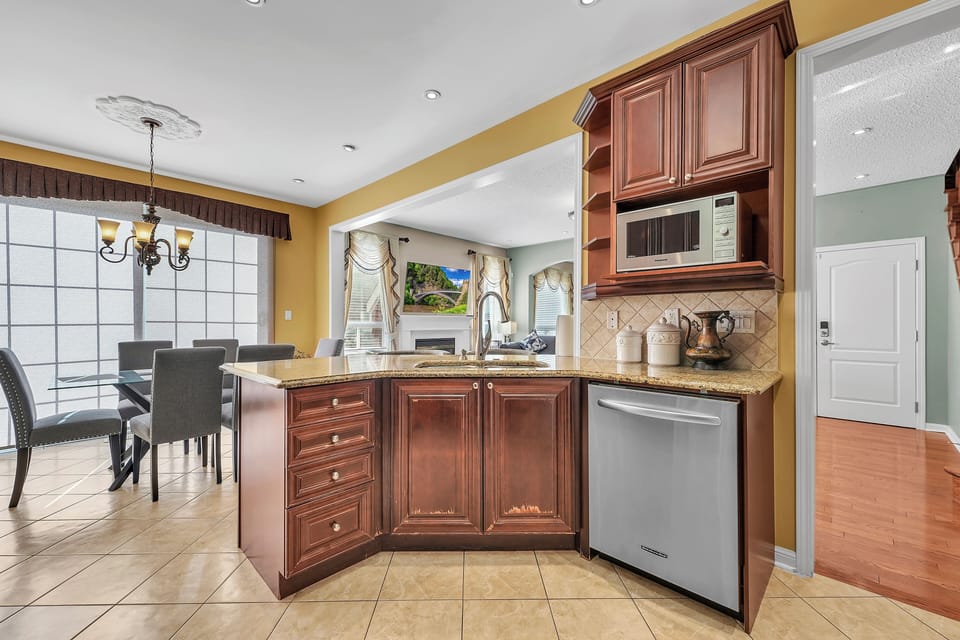 Full kitchen with basic essentials 