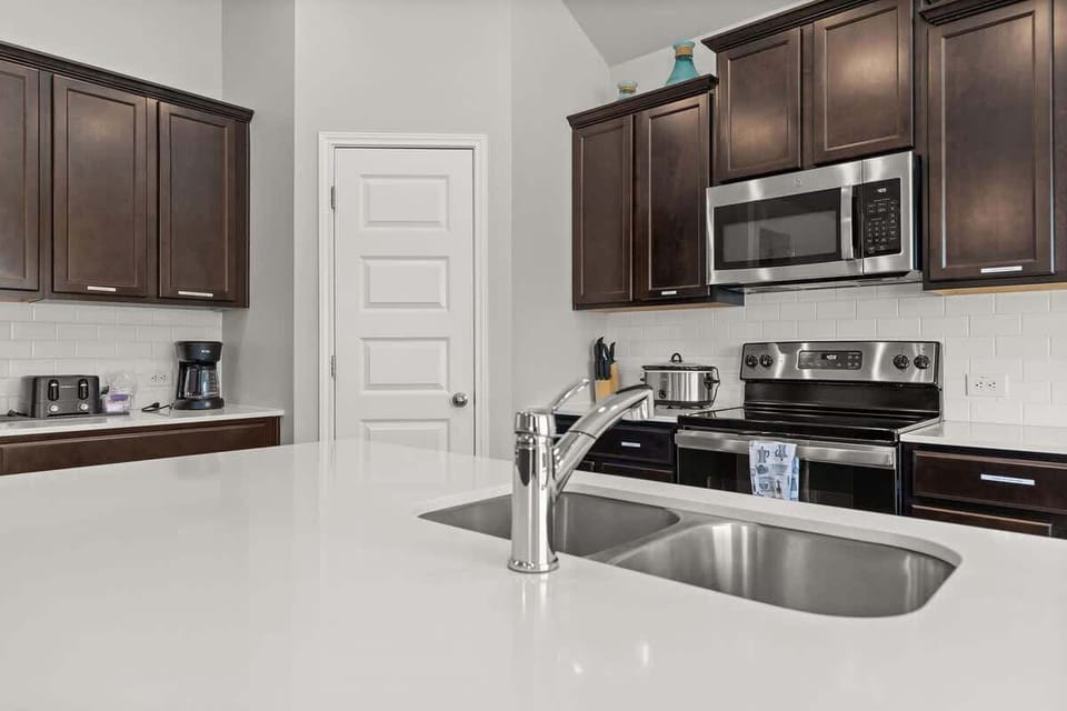 Coffee maker, toaster, Crock pot, kitchen knives, microwave, oven all that you need to cook and prep food for the family