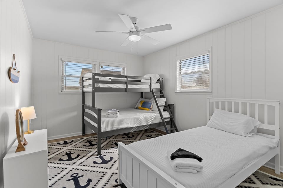Bunk room! Plenty of space for your crew!