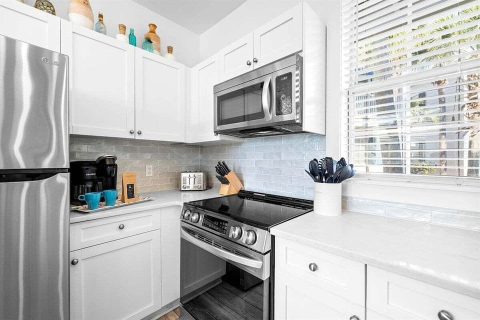 Wether you're a "Lean Cusine" or lean mean cooking machine - this kitchen will work for you