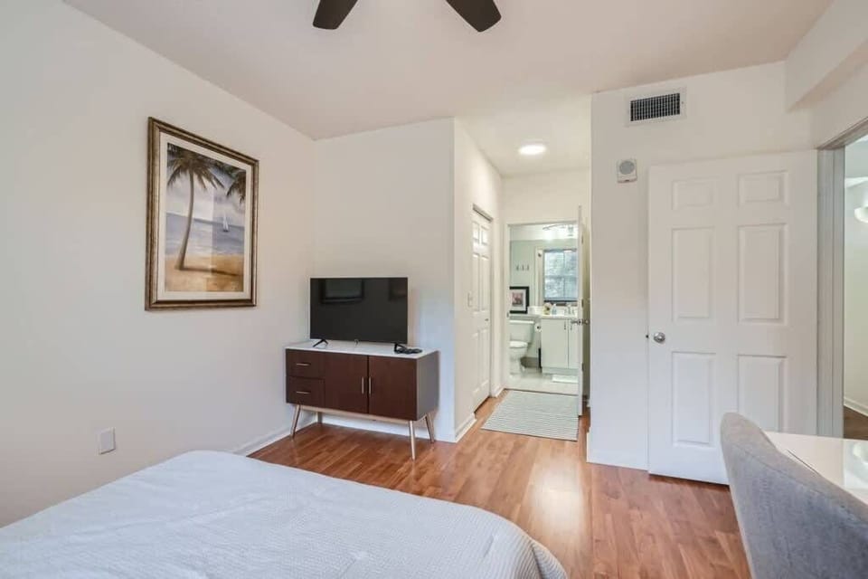 630SSapodillaAve306-WebQuality-011-13Bedroom