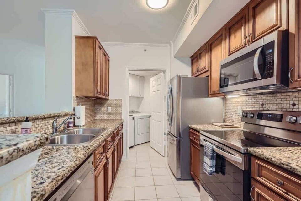 630SSapodillaAve306-WebQuality-005-06Kitchen