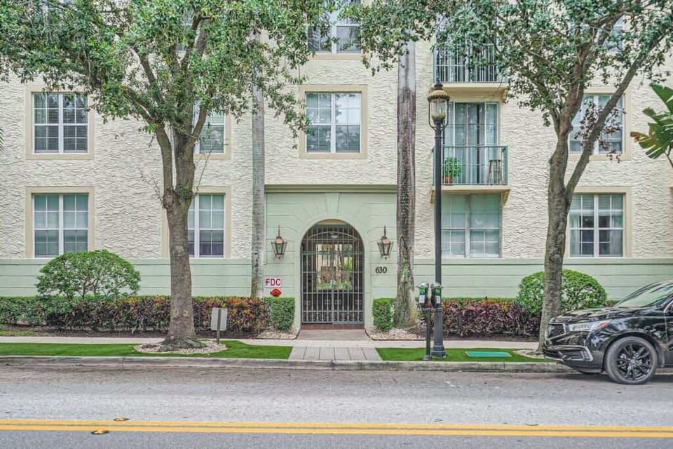 630SSapodillaAve306-WebQuality-001-01ExteriorFront