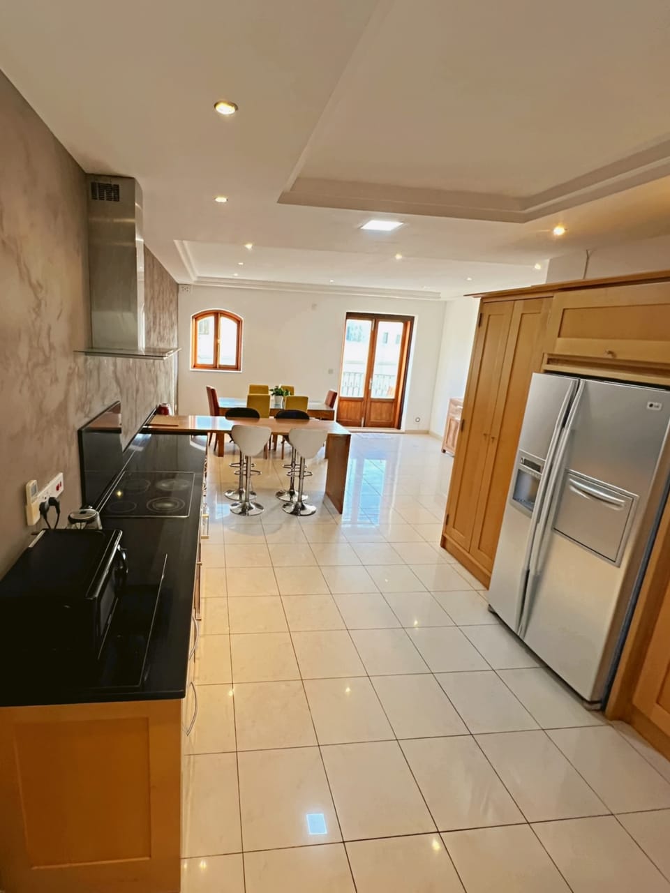 Kitchen with all amenities. Fridge, freezer, coffee machine, oven, stove...
