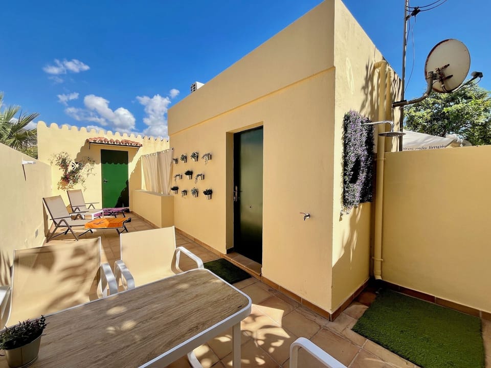 Amplia terraza situada en el piso superior de uso exclusivo