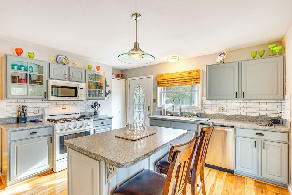 Kitchen | Refrigerator | Coffee Bar | Upper Level