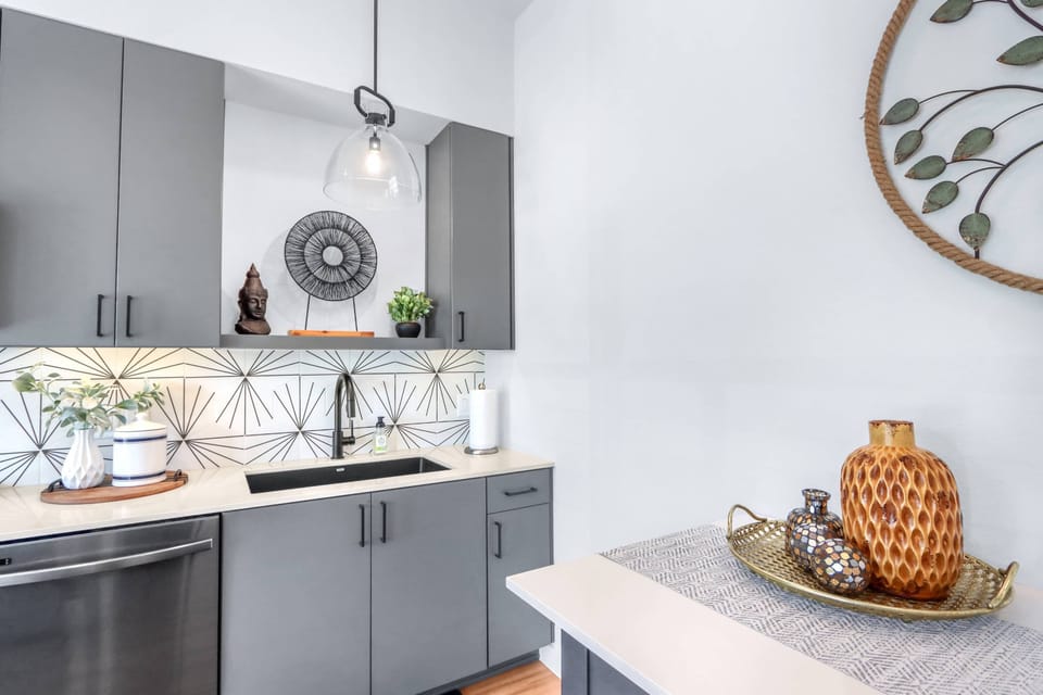 The sophisticated kitchen offers ample space & every home comfort