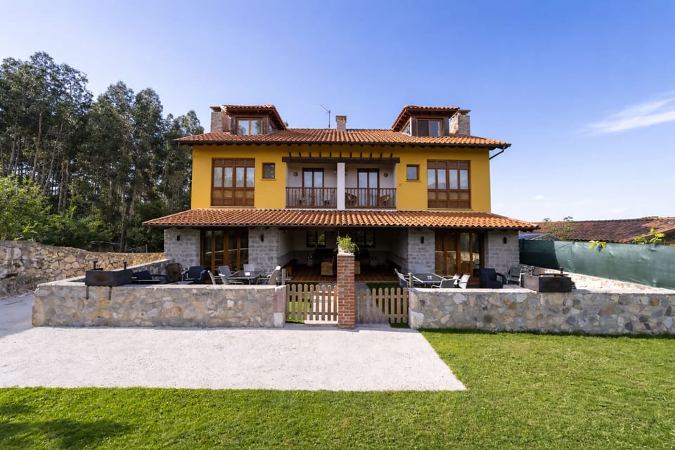 Property building,Patio,Garden,View (from property/room),Balcony/Terrace,Garden view