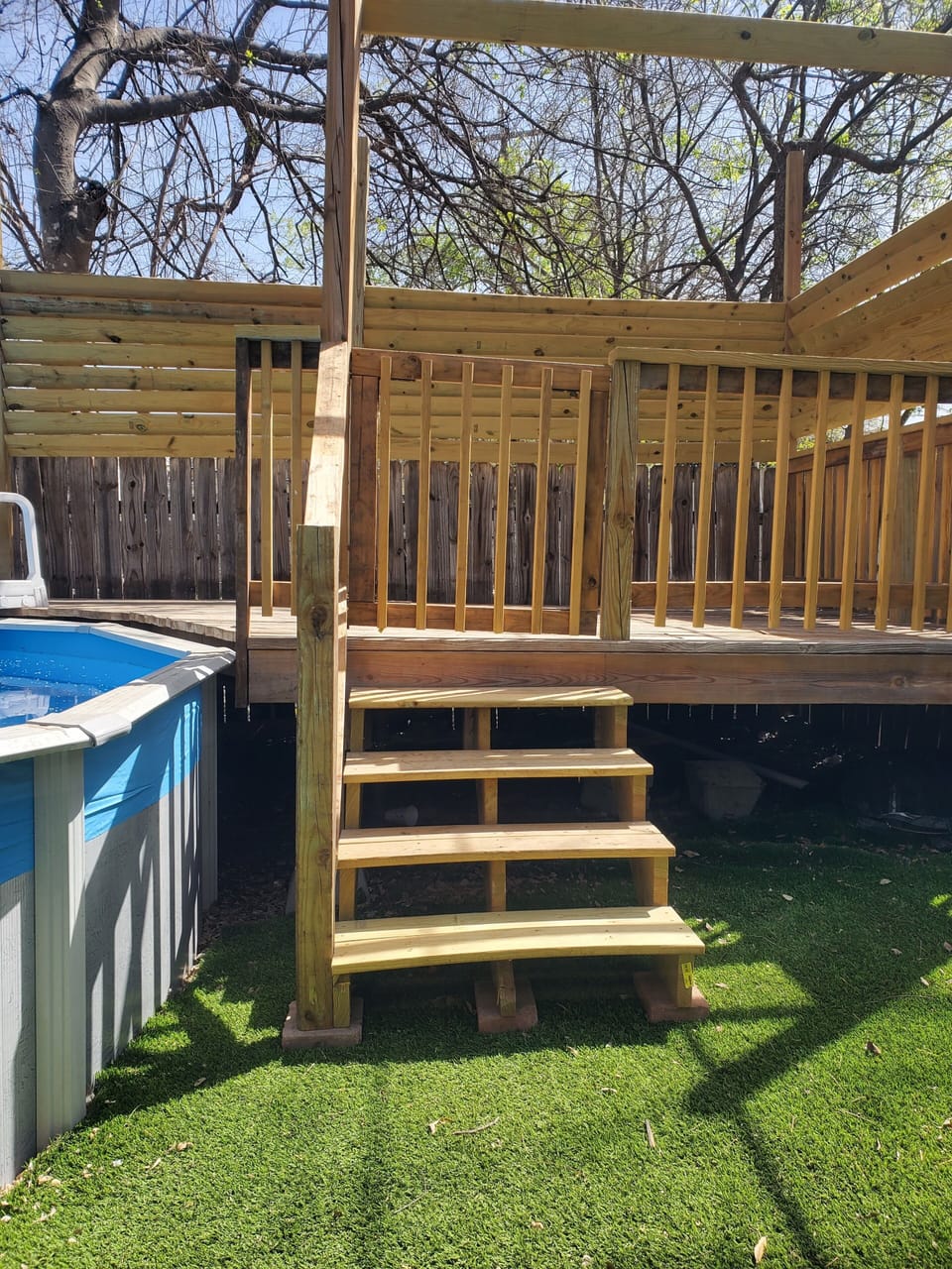 Steps to pool deck