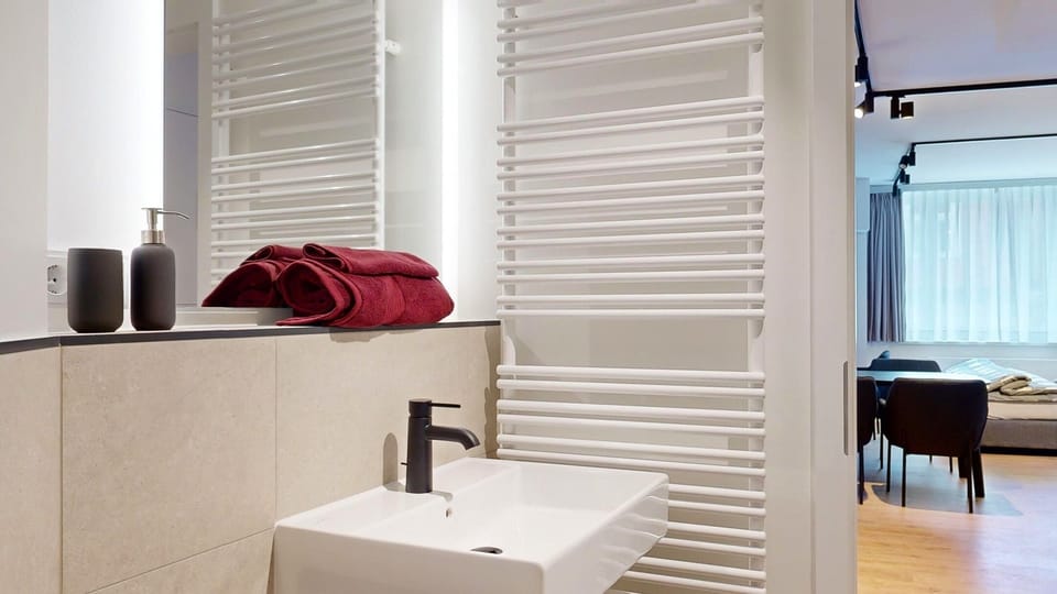 Modern and high-quality furnishings in the N°8A Boardinghouse Lüneburg (2)