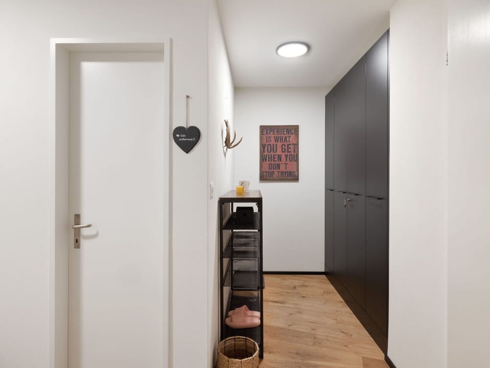 Wall, Flooring, Interior Design, Floor, Wood, Ceiling, Wood Flooring, Room, Lighting, Door