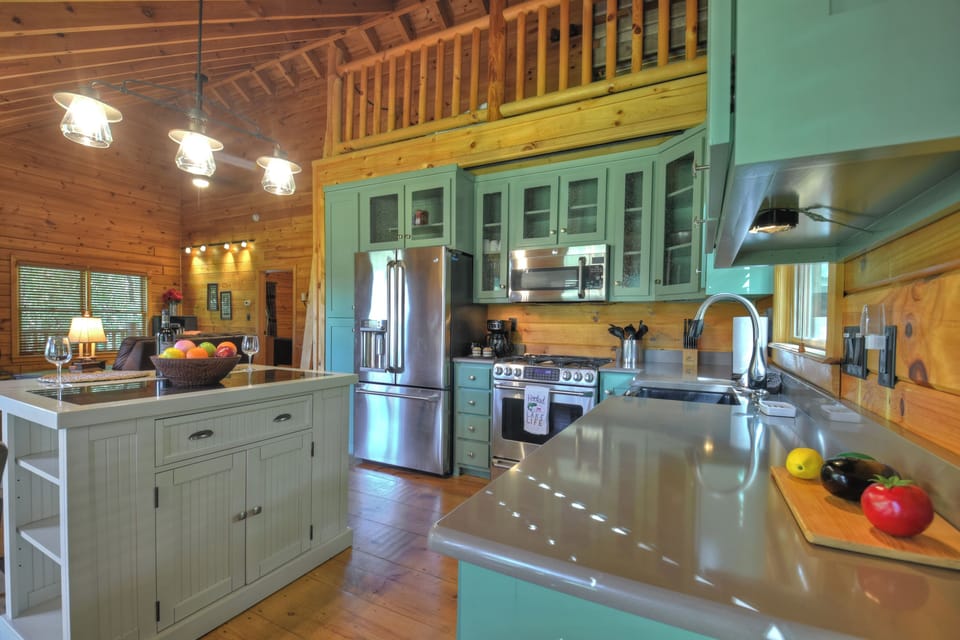 Big open floor plan, with room for everyone to enjoy the Georgia Mountain ambiance