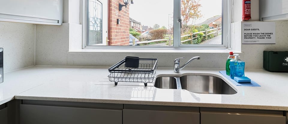 CLEAN KITCHEN SINK AND MEDICAL KIT